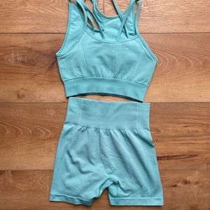 (SET) Sports Bra + Shorts (Gymshark Set)